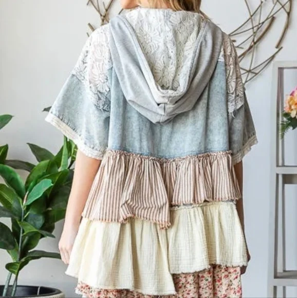 🌸Oli & Hali Mixed Fabric Ruffled Tiered Short Sleeve Hooded Denim Jacket - Picture 3 of 4